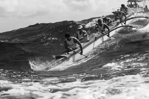 Canoe Races — How Long Does it Take to Paddle a Canoe From Oahu to Molokai? image 0